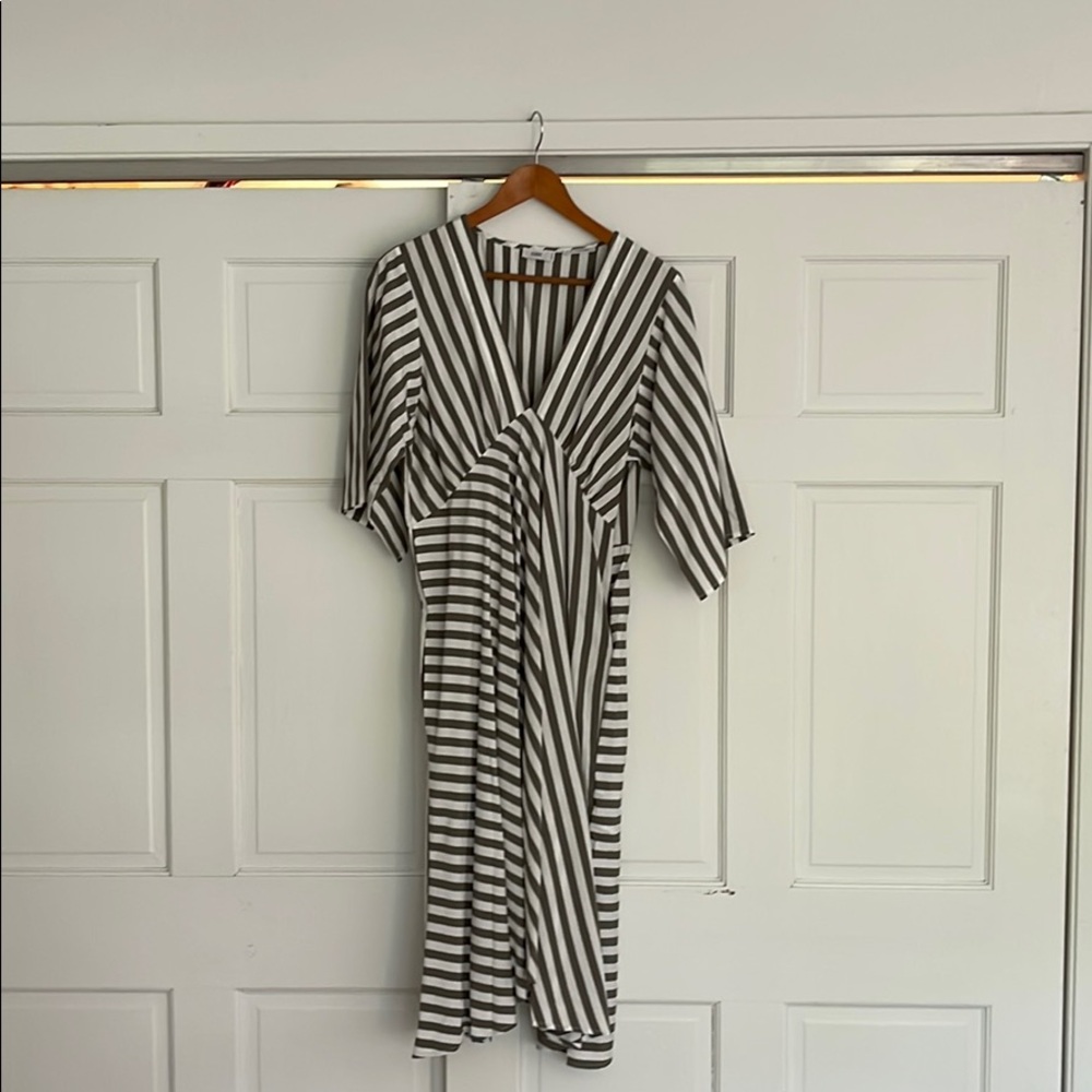 Closed midi - dress with stripes
